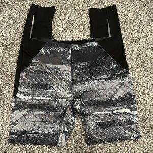 The North Face Motus II Black and Gray Leggings for Active Performance